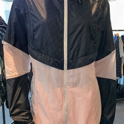 運動品牌-外套-【丹佛 Outdoor Retailer冬季戶外用品展】運動單衣