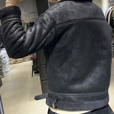 市場上裝-皮衣-時尚商務皮衣